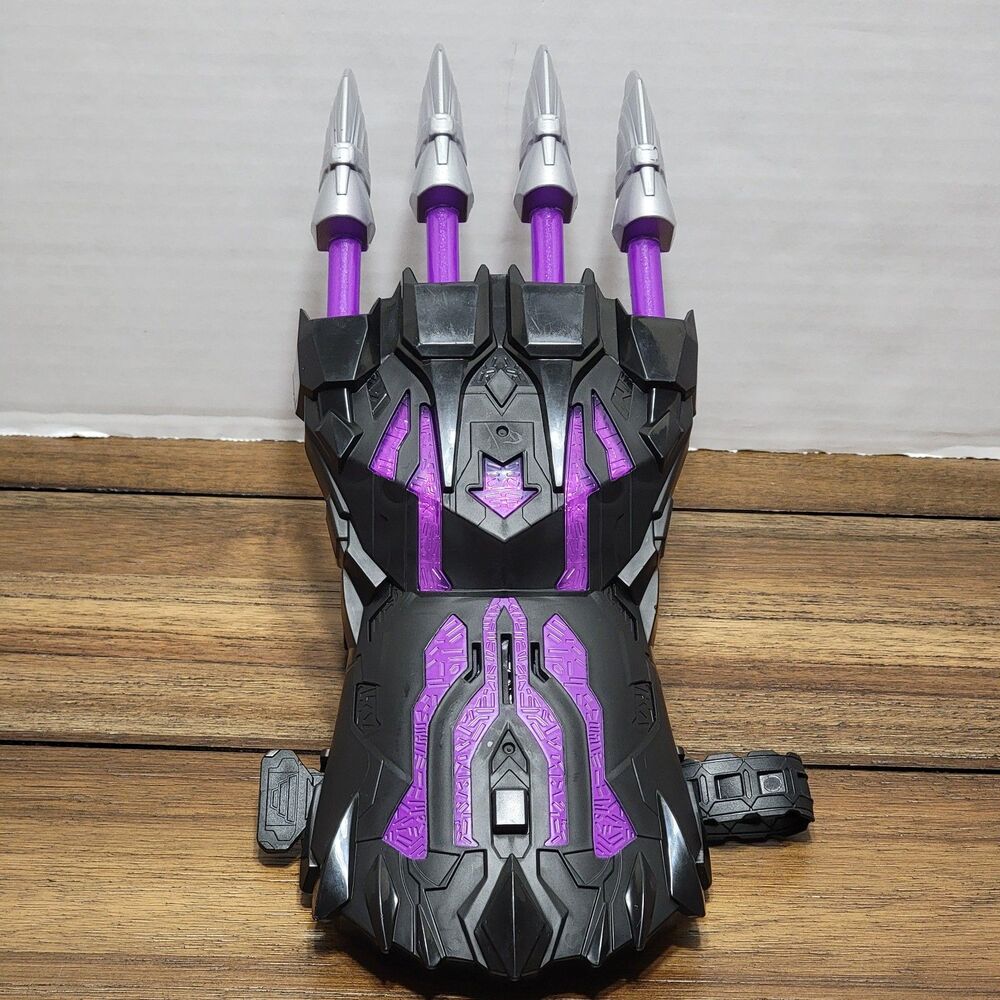 Marvel Black Panther Legacy Collection Wakanda Adult Battle Claw w/Lights &Sound